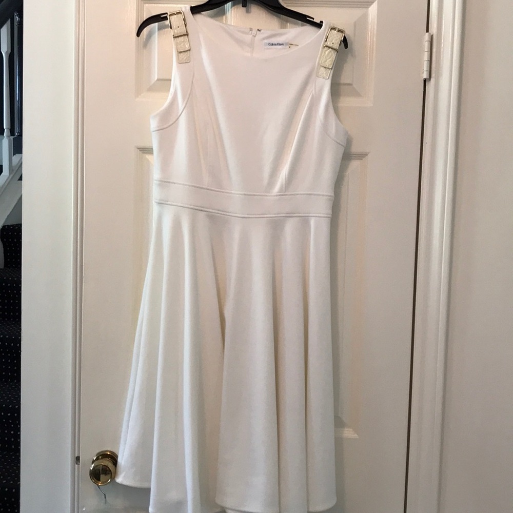 ELEGANT Calvin Klein off-white fit and flare dress